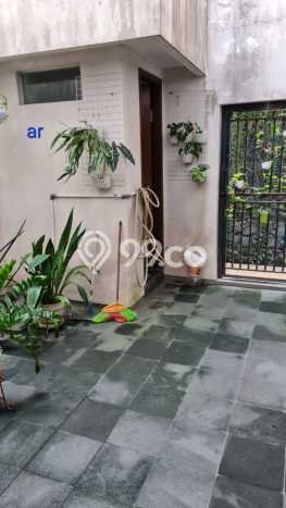 Hunian Mewah LB 220m2 Siap Huni Desain Elegan di Bintaro, Tangerang Selatan Hunian Mewah LB 220m2 Siap Huni Desain Elegan di Bintaro, Tangerang Selatan