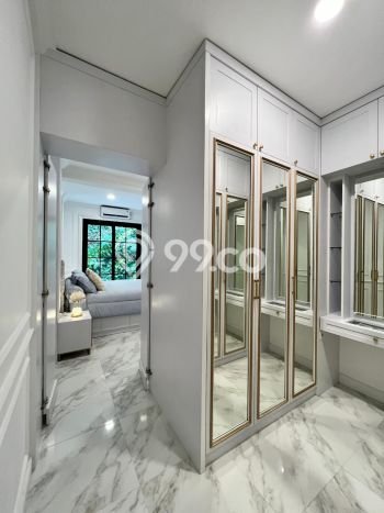Jual Rumah Luas Elegan Dengan View Eksklusif di Pondok Indah, Jakarta Selatan Jual Rumah Luas Elegan Dengan View Eksklusif di Pondok Indah, Jakarta Selatan
