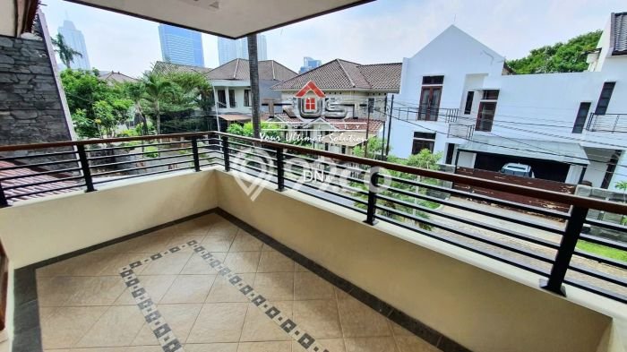For Sale Rumah Elit Exclusive di Kebayoran Lama, Jakarta Selatan For Sale Rumah Elit Exclusive di Kebayoran Lama, Jakarta Selatan