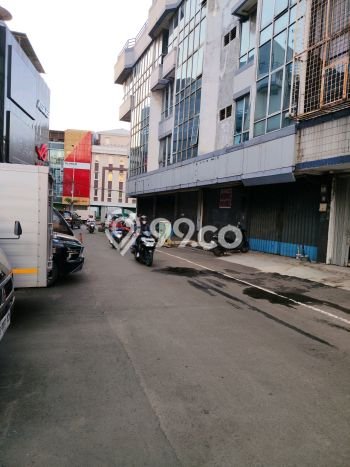 Unit Komersial Disewakan di Jakarta Barat Area Strategis Harga Kompetitif Unit Komersial Disewakan di Jakarta Barat Area Strategis Harga Kompetitif