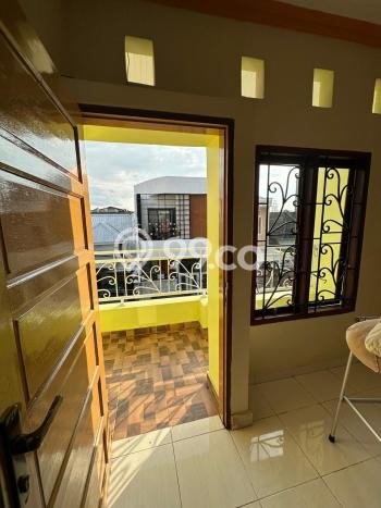 DIJUAL CEPAT! Rumah Ready Stock Area Strategis , Luas 117m2m² LB 180m2m² DIJUAL CEPAT! Rumah Ready Stock Area Strategis , Luas 117m2m² LB 180m2m²