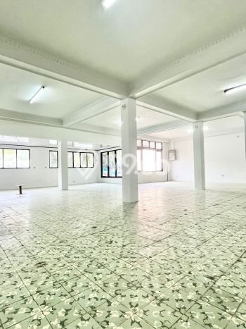 Komersial Disewa di Jakarta Selatan dengan LB 1100m2 Area Komersial Ramai Komersial Disewa di Jakarta Selatan dengan LB 1100m2 Area Komersial Ramai
