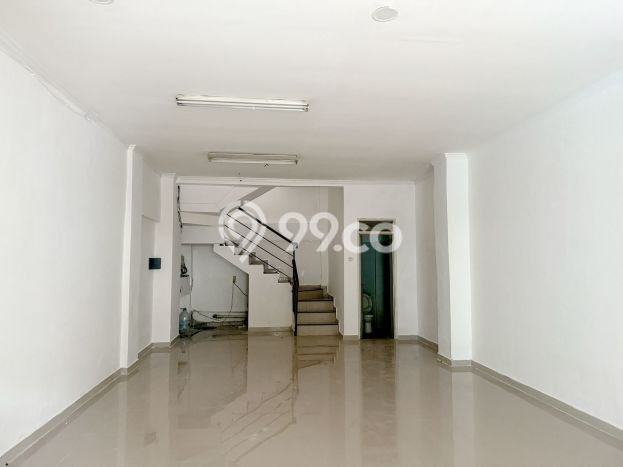 Unit Ruko Paling Strategis di Tebet Jakarta Selatan dengan LB 210m2 Unit Ruko Paling Strategis di Tebet Jakarta Selatan dengan LB 210m2