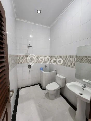 For Sale Hunian Rumah Terawat 4 Kamar di Bukit Sari, Semarang For Sale Hunian Rumah Terawat 4 Kamar di Bukit Sari, Semarang