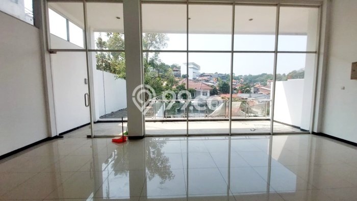 Ruko disewakan lokasi strategis Gajah Mungkur Semarang 428m2 Ruko disewakan lokasi strategis Gajah Mungkur Semarang 428m2