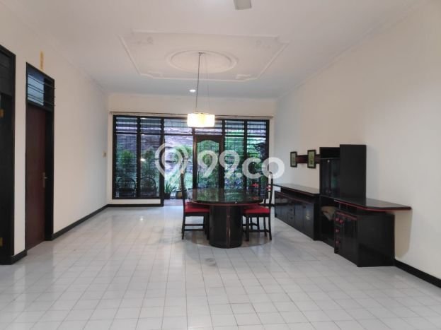 Lokasi terbaik! Rumah siap pakai dikontrakkan di Gajah Mungkur LB 400m2 Lokasi terbaik! Rumah siap pakai dikontrakkan di Gajah Mungkur LB 400m2