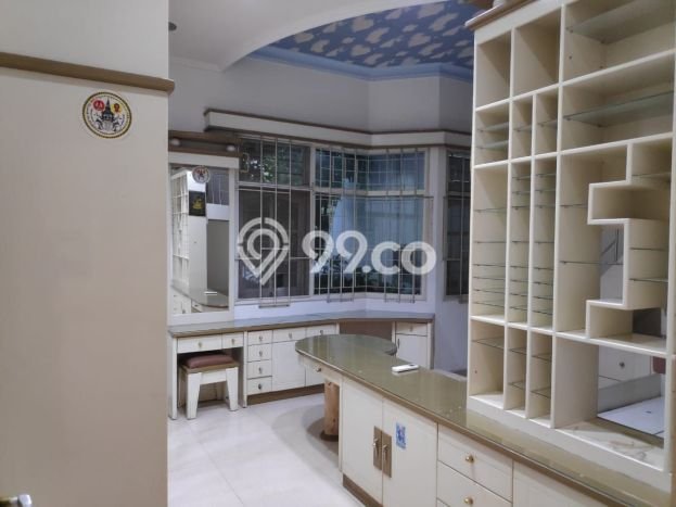 Lokasi terbaik! Rumah siap pakai dikontrakkan di Gajah Mungkur LB 400m2 Lokasi terbaik! Rumah siap pakai dikontrakkan di Gajah Mungkur LB 400m2