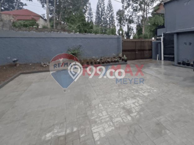Unit Komersial Dijual di Cisarua Bogor 200m2 Unit Komersial Dijual di Cisarua Bogor 200m2