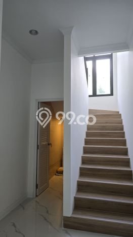 Rumah Elit Modern Tanpa Renovasi di BSD Delatinos Tangerang Rumah Elit Modern Tanpa Renovasi di BSD Delatinos Tangerang