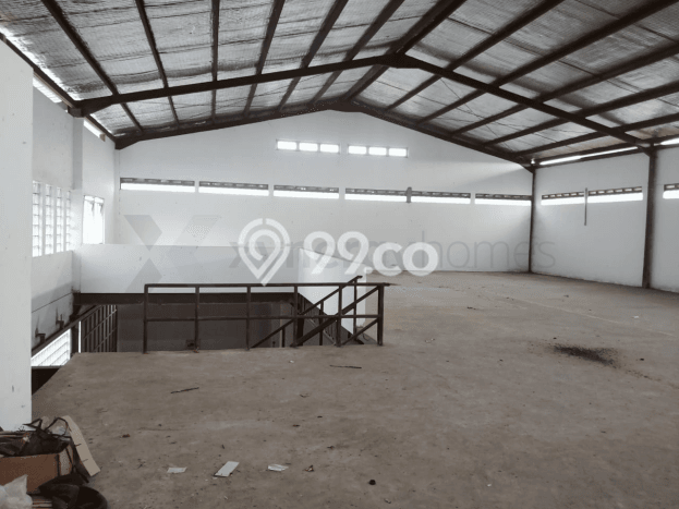 LOKASI STRATEGIS! Gudang di Babakan Ciparay, Luas 600m2m², Keramaian Terjamin LOKASI STRATEGIS! Gudang di Babakan Ciparay, Luas 600m2m², Keramaian Terjamin
