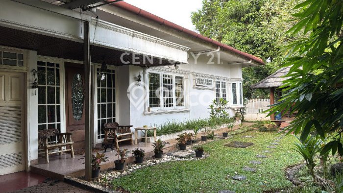 Dijual Rumah Luas Elegan Dengan View Eksklusif di Lebak Bulus, Jakarta Selatan Dijual Rumah Luas Elegan Dengan View Eksklusif di Lebak Bulus, Jakarta Selatan