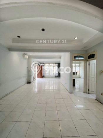 SPECIAL PRICE! Rumah area , 3 KM, Akses Mudah Pusat Kota, Luas 256m2m² Bangunan 300m2m² SPECIAL PRICE! Rumah area , 3 KM, Akses Mudah Pusat Kota, Luas 256m2m² Bangunan 300m2m²