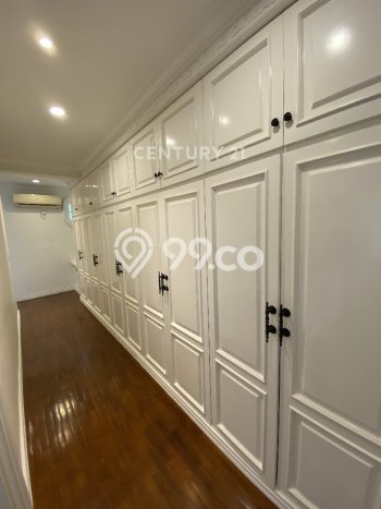 Sewa Rumah Strategis di Pondok Indah LT 422m2 / LB 650m2 Siap Huni Sewa Rumah Strategis di Pondok Indah LT 422m2 / LB 650m2 Siap Huni