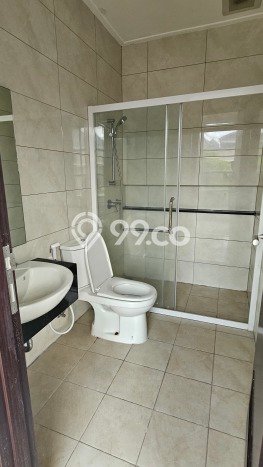 Disewakan! Rumah 3 Kamar Tidur &
3 Kamar Mandi di Pantai Indah Kapuk, Jakarta Utara Disewakan! Rumah 3 Kamar Tidur &
3 Kamar Mandi di Pantai Indah Kapuk, Jakarta Utara