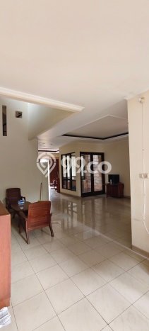 Ready to Use! Premium House LT 250m2 Desain Elegan di Meruya Ready to Use! Premium House LT 250m2 Desain Elegan di Meruya