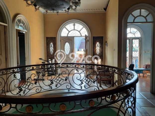 Dijual Rumah Mewah Megah Dengan View Eksklusif di Taman Ratu, Jakarta Barat Dijual Rumah Mewah Megah Dengan View Eksklusif di Taman Ratu, Jakarta Barat