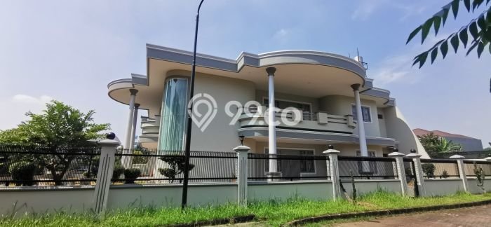 Ready to Use! Premium House LT 818m2 Desain Modern di Modernland Ready to Use! Premium House LT 818m2 Desain Modern di Modernland