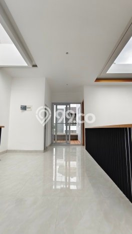 Ready to Use! Premium House LT 90m2 Desain Elegan di Duri Kepa Ready to Use! Premium House LT 90m2 Desain Elegan di Duri Kepa