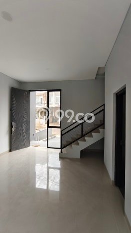 Dijual Rumah Eksklusif 3 KT di Taman Surya, Jakarta Barat Dijual Rumah Eksklusif 3 KT di Taman Surya, Jakarta Barat