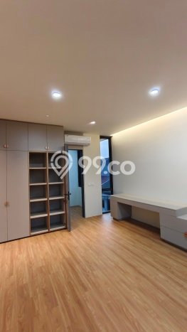 Siap Huni Rumah Mewah 4 Kamar di Kebon Jeruk Dekat ke Mana Pun Siap Huni Rumah Mewah 4 Kamar di Kebon Jeruk Dekat ke Mana Pun