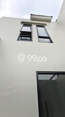 Dijual Rumah Eksklusif 3 KT di Taman Surya, Jakarta Barat Dijual Rumah Eksklusif 3 KT di Taman Surya, Jakarta Barat