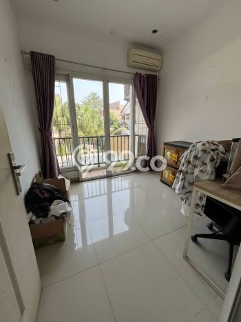 For Sale Rumah 4 Kamar Lokasi Ideal Nyaman dan Strategis di Ciputat For Sale Rumah 4 Kamar Lokasi Ideal Nyaman dan Strategis di Ciputat
