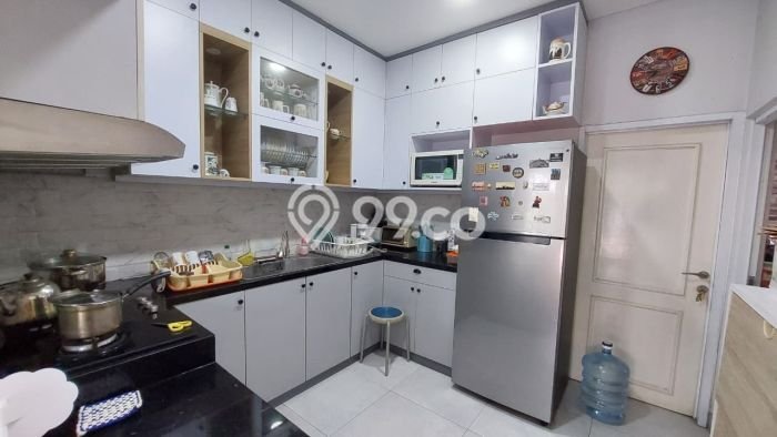 Hunian Elit LB 170m2 Siap Pakai Desain Elegan di Bintaro, Tangerang Selatan Hunian Elit LB 170m2 Siap Pakai Desain Elegan di Bintaro, Tangerang Selatan