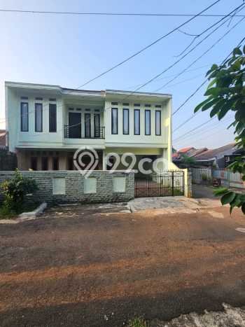 Rumah Terawat area Ciputat, Tangerang Selatan, Luas Tanah 143m², LB 182m² Rumah Terawat area Ciputat, Tangerang Selatan, Luas Tanah 143m², LB 182m²