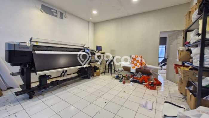 Lokasi Strategis! Dijual Ruko Bisnis di Kebayoran Baru, Jakarta Selatan Kondisi Baik Lokasi Strategis! Dijual Ruko Bisnis di Kebayoran Baru, Jakarta Selatan Kondisi Baik