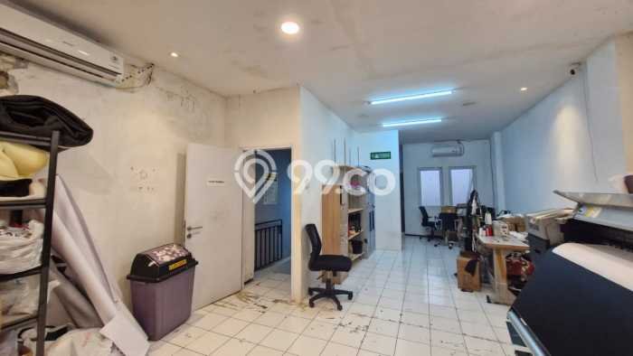 Lokasi Strategis! Dijual Ruko Bisnis di Kebayoran Baru, Jakarta Selatan Kondisi Baik Lokasi Strategis! Dijual Ruko Bisnis di Kebayoran Baru, Jakarta Selatan Kondisi Baik