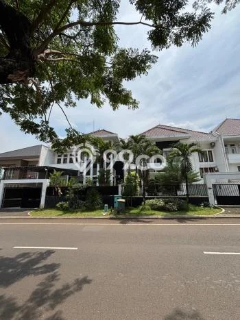Rumah Mewah LB 800m2 Siap Pakai Desain Elegan di Kota Wisata, Bogor Rumah Mewah LB 800m2 Siap Pakai Desain Elegan di Kota Wisata, Bogor