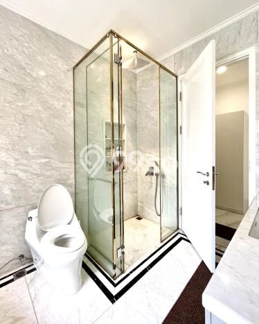 Ready to Use! Luxury House LT 156m2 Desain Elegan di Kemang Ready to Use! Luxury House LT 156m2 Desain Elegan di Kemang