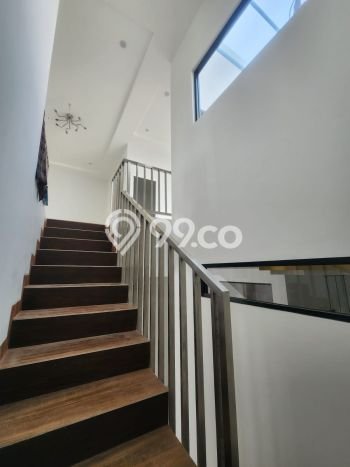 Dijual Rumah 4 KT di BSD Nusaloka, Tangerang - LT 180m² Dijual Rumah 4 KT di BSD Nusaloka, Tangerang - LT 180m²