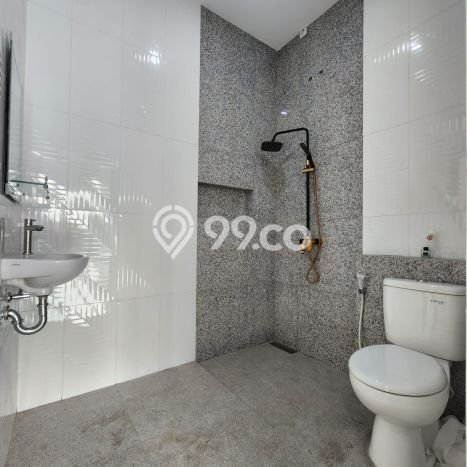 Dijual Rumah 4 KT di BSD Nusaloka, Tangerang - LT 180m² Dijual Rumah 4 KT di BSD Nusaloka, Tangerang - LT 180m²