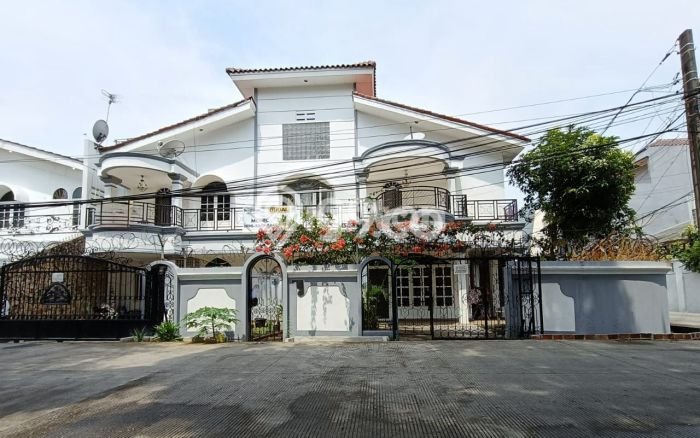 Dijual Rumah Premium dengan Fasilitas Sekitar Komplit di Kebon Jeruk, Jakarta Barat Dijual Rumah Premium dengan Fasilitas Sekitar Komplit di Kebon Jeruk, Jakarta Barat
