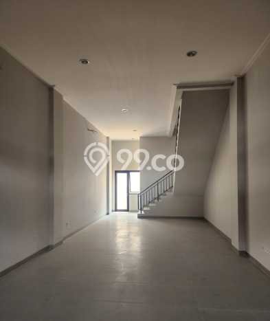 Disewakan Ruko Premium Kawasan Teluk Naga, Luas 200m², Jalan Strategis Disewakan Ruko Premium Kawasan Teluk Naga, Luas 200m², Jalan Strategis