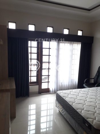 Siap Huni Hunian Elit 6 Kamar di Duren Sawit Dekat ke Mana Saja Siap Huni Hunian Elit 6 Kamar di Duren Sawit Dekat ke Mana Saja
