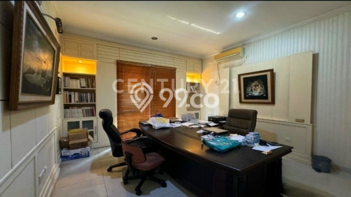Hunian Mewah Siap Huni LT 450m2 di Kembangan, Jakarta Barat Hunian Mewah Siap Huni LT 450m2 di Kembangan, Jakarta Barat