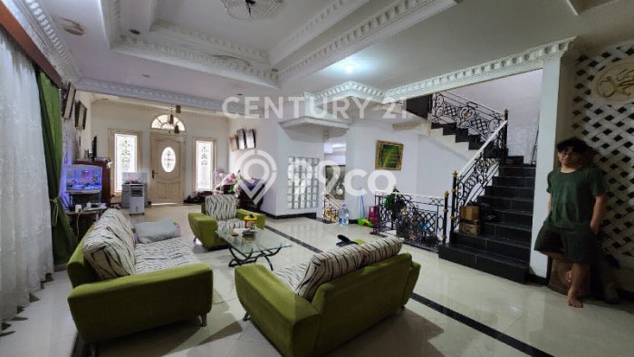 Jual Rumah Luas Elegan Dengan View Eksklusif di Penggilingan, Jakarta Timur Jual Rumah Luas Elegan Dengan View Eksklusif di Penggilingan, Jakarta Timur