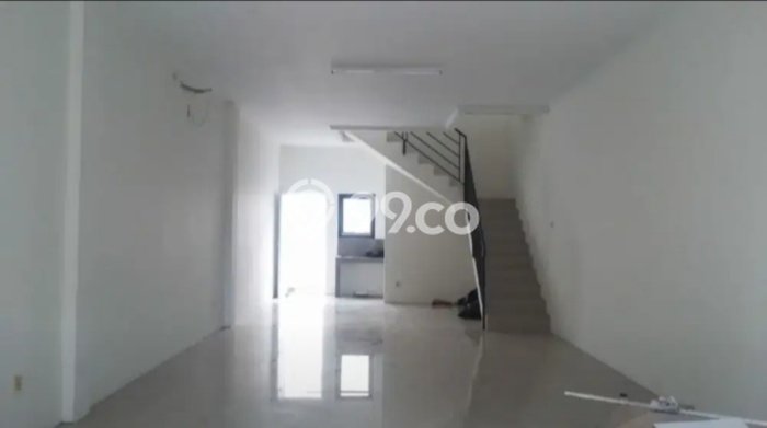 INVESTASI POTENSIAL! Ruko Kawasan , Luas 136m2m², Area Komersial INVESTASI POTENSIAL! Ruko Kawasan , Luas 136m2m², Area Komersial