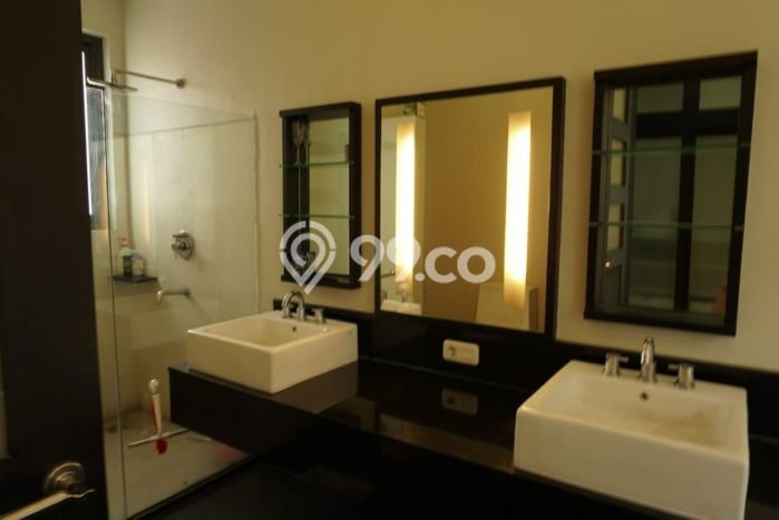 INVESTASI CERDAS! Rumah Exclusive Kemang, Jakarta Selatan, Luas Tanah 225m² Luas Bangunan 425m² INVESTASI CERDAS! Rumah Exclusive Kemang, Jakarta Selatan, Luas Tanah 225m² Luas Bangunan 425m²