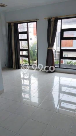 Rumah di Pasar Minggu, 4 KT, Pemandangan Indah, Luas 120m² Bangunan 200m² Rumah di Pasar Minggu, 4 KT, Pemandangan Indah, Luas 120m² Bangunan 200m²