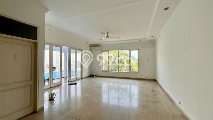 SPECIAL PRICE! Rumah di Kemang, 5 KT, Dekat Fasilitas Umum, LT 8000m² Bangunan 600m² SPECIAL PRICE! Rumah di Kemang, 5 KT, Dekat Fasilitas Umum, LT 8000m² Bangunan 600m²