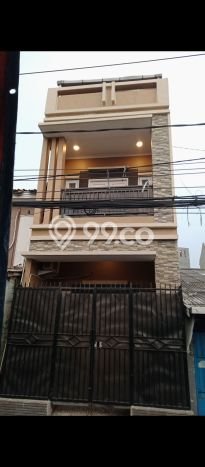 Rumah Mewah dengan Luas Tanah 32m² di Lingkungan Asri Semanan, Jakarta Barat Rumah Mewah dengan Luas Tanah 32m² di Lingkungan Asri Semanan, Jakarta Barat