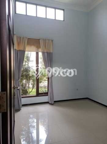 Disewakan! Rumah 5 Kamar Tidur &
3 Kamar Mandi di Balearjosari, Malang Disewakan! Rumah 5 Kamar Tidur &
3 Kamar Mandi di Balearjosari, Malang