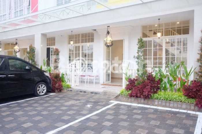 Hotel Kawasan Bisnis Kawasan Blimbing, Luas 570m2m², Jalan Utama Hotel Kawasan Bisnis Kawasan Blimbing, Luas 570m2m², Jalan Utama