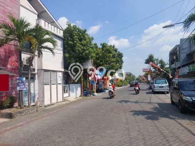 Jual Rumah Bagus Siap Huni LB 340m2 di Pedurungan, Semarang Jual Rumah Bagus Siap Huni LB 340m2 di Pedurungan, Semarang
