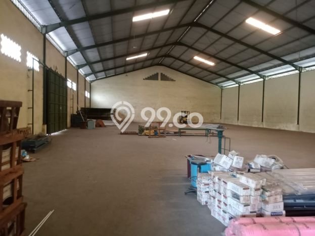Gudang Area Komersial di Ngaliyan, Luas 1800m², Siap Operasional Gudang Area Komersial di Ngaliyan, Luas 1800m², Siap Operasional