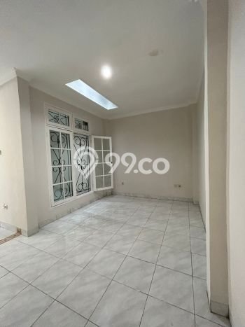Rumah sewa siap huni 4 KT di Legenda Wisata, Jakarta Timur Rumah sewa siap huni 4 KT di Legenda Wisata, Jakarta Timur