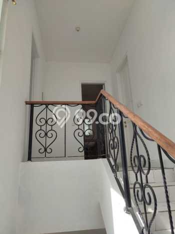 Disewakan! Rumah 3 Kamar Tidur &
2 Kamar Mandi di Kota Wisata, Jakarta Timur Disewakan! Rumah 3 Kamar Tidur &
2 Kamar Mandi di Kota Wisata, Jakarta Timur